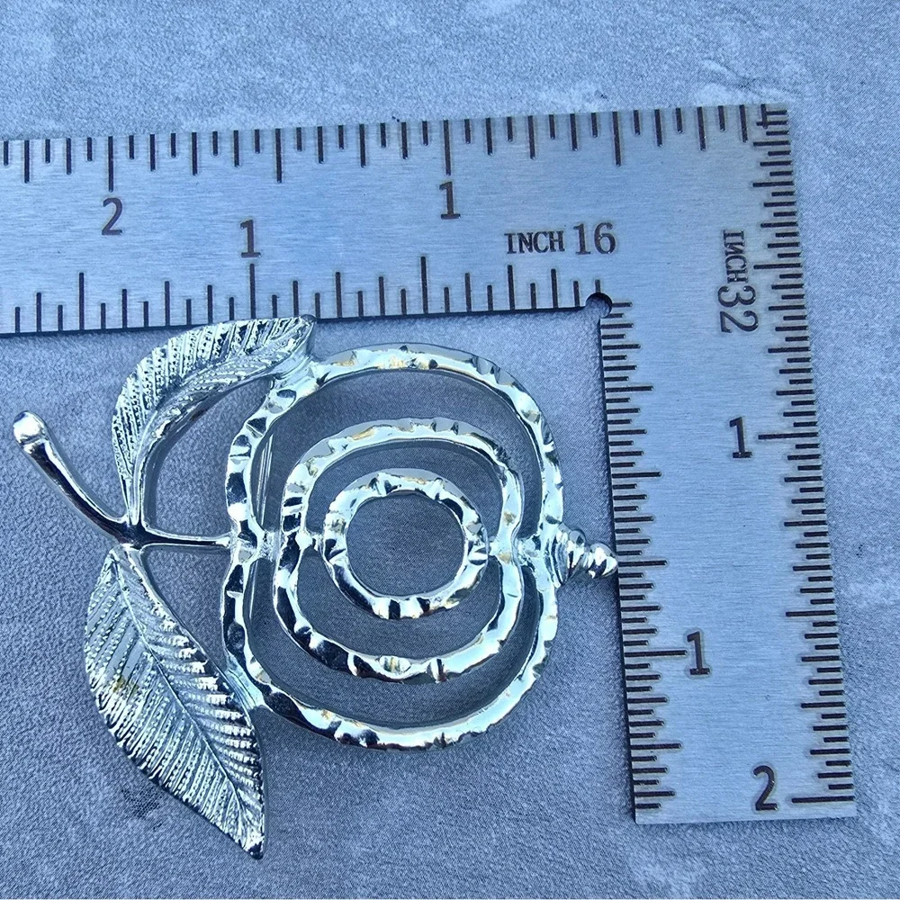 Vintage Sarah Coventry Silver Tone Apple Brooch Pin Textured Fruit Design
